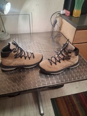 Vasque Men's Tan Hiking Boots with Black Accents